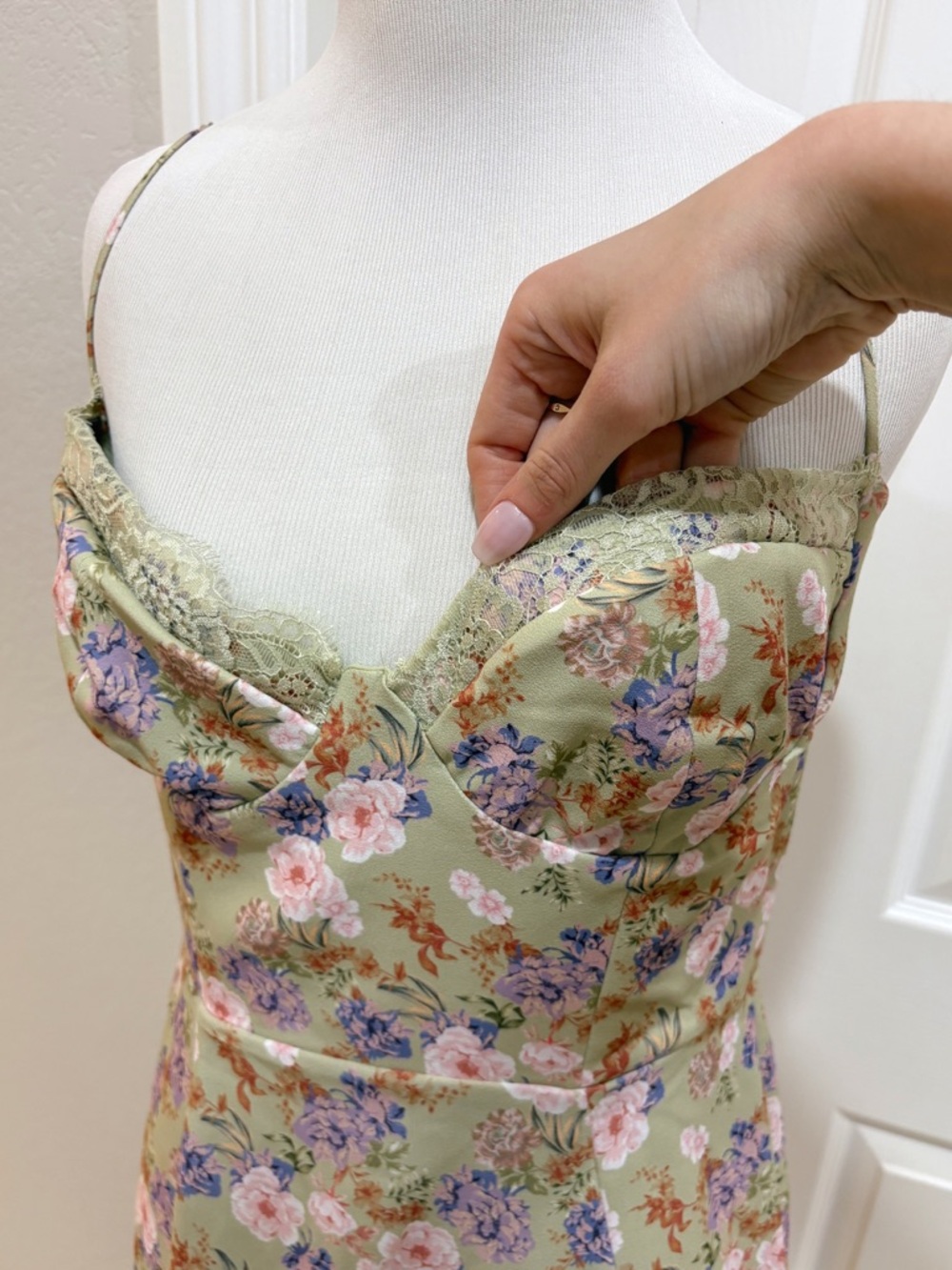 NWOT House of CB Corset Crepe Midi Sundress Peony Print Plus Cup Medium - Picture 9 of 16